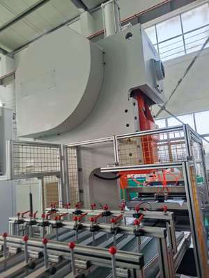 خرید دستگاه پانچ ظرف فویل غذایی LK-T63، خروجی 9,000 تا 12,000 واحد در ساعت online manufacture